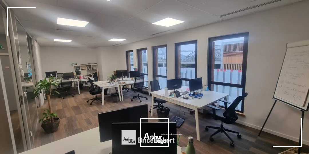 A louer - EOLIS - Bureaux lumineux dans un immeuble au coeur de Confluence - Lyon 2ème