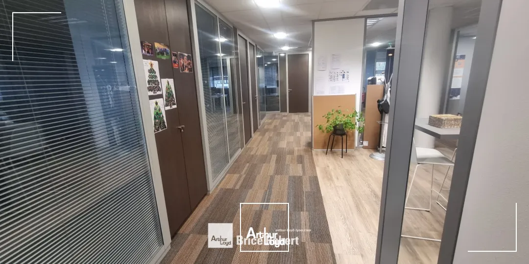 A louer - EOLIS - Bureaux lumineux dans un immeuble au coeur de Confluence - Lyon 2ème