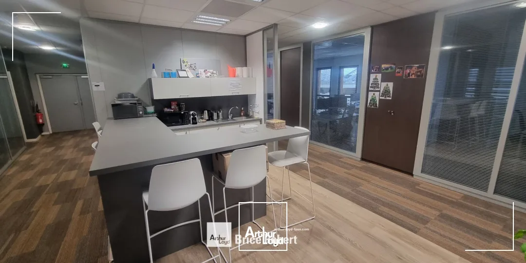 A louer - EOLIS - Bureaux lumineux dans un immeuble au coeur de Confluence - Lyon 2ème