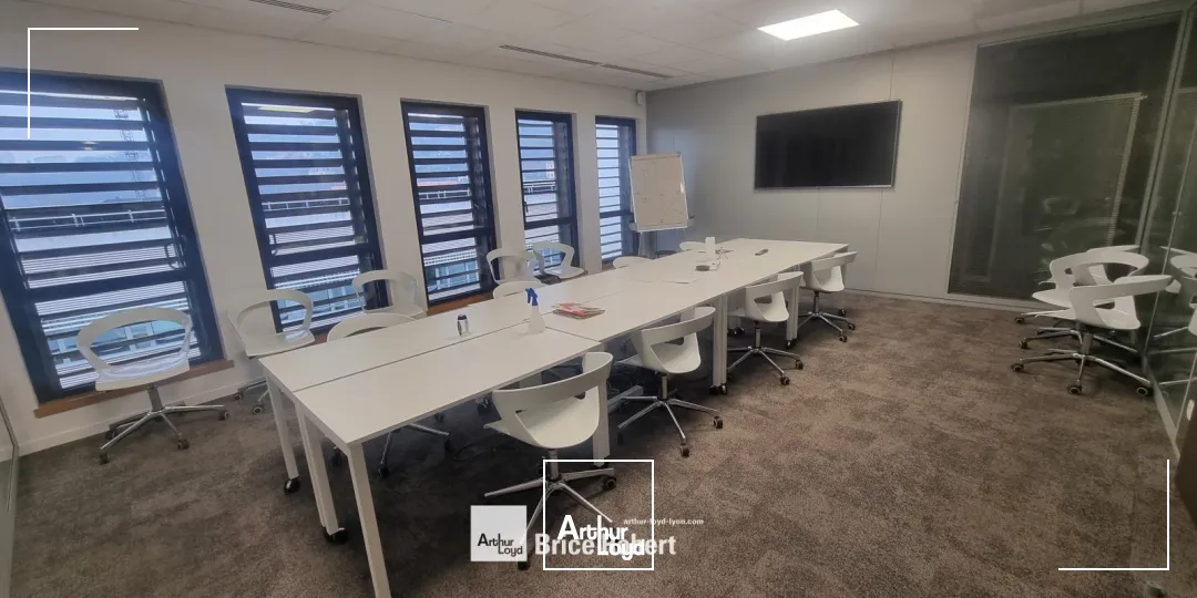 A louer - EOLIS - Bureaux lumineux dans un immeuble au coeur de Confluence - Lyon 2ème