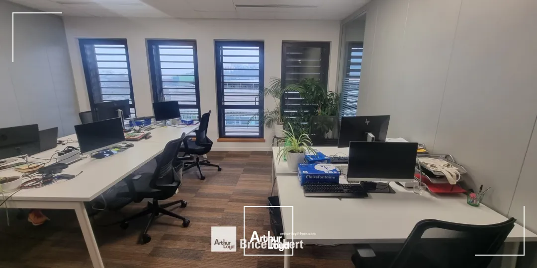 A louer - EOLIS - Bureaux lumineux dans un immeuble au coeur de Confluence - Lyon 2ème