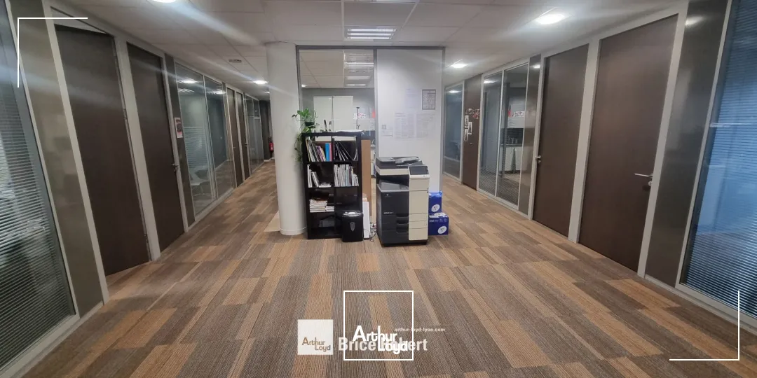 A louer - EOLIS - Bureaux lumineux dans un immeuble au coeur de Confluence - Lyon 2ème