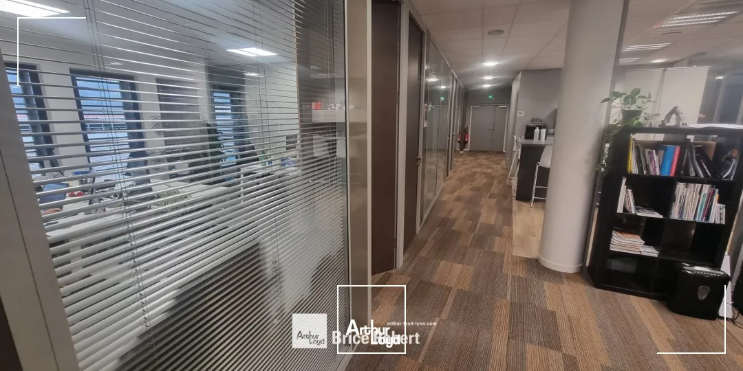 A louer - EOLIS - Bureaux lumineux dans un immeuble au coeur de Confluence - Lyon 2ème