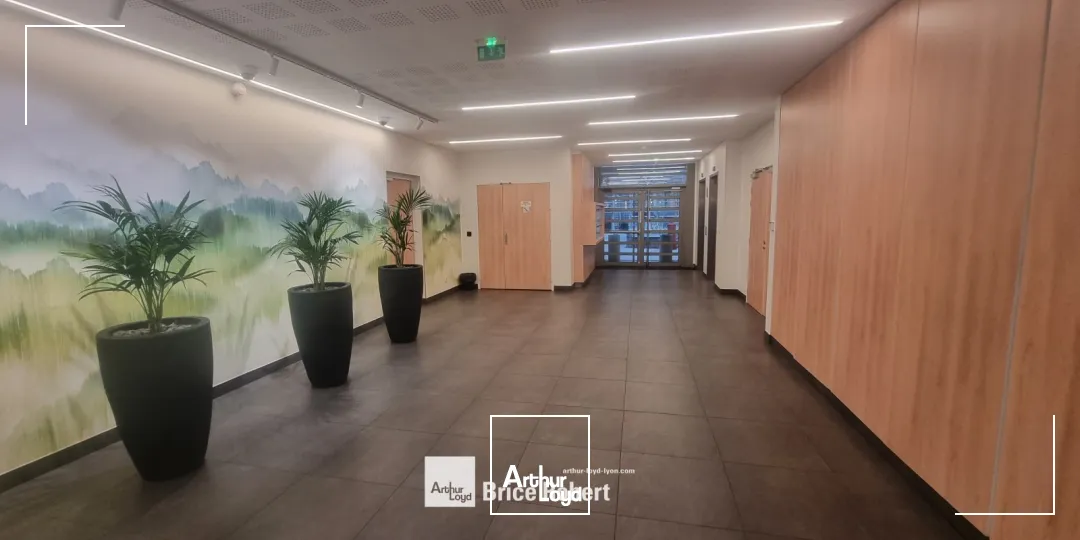 A louer - EOLIS - Bureaux lumineux dans un immeuble au coeur de Confluence - Lyon 2ème