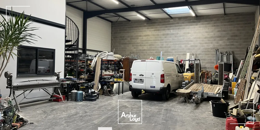 A VENDRE - Local d'activités - GENAS