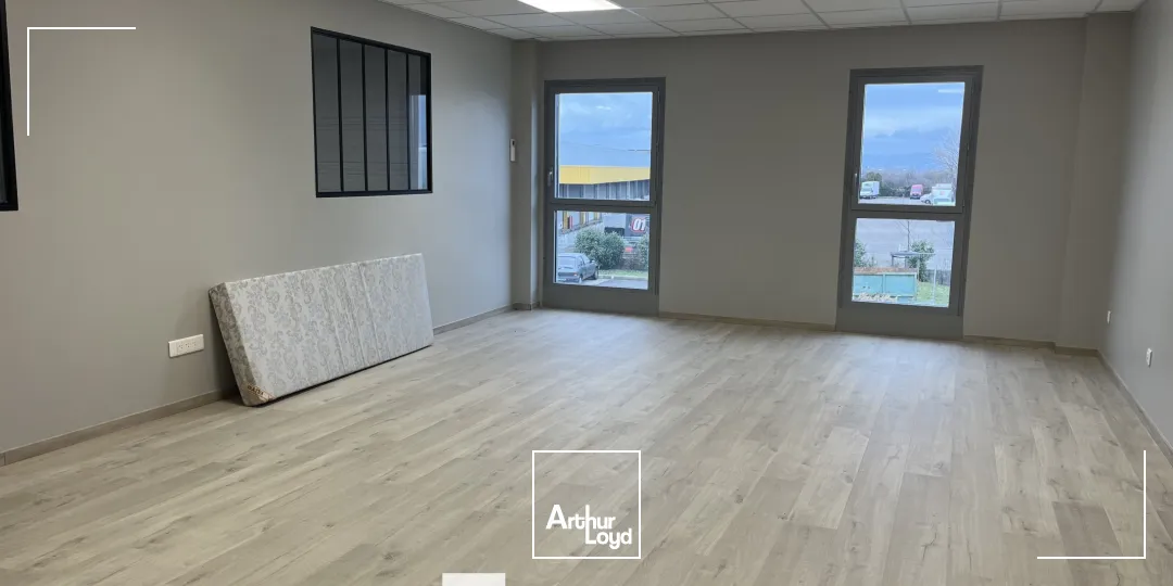 A VENDRE - Local d'activités - GENAS