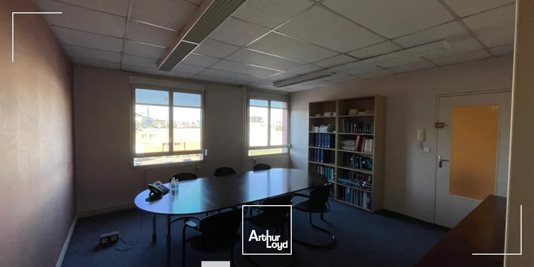 A louer - Bureaux rue de la République - Decines Charpieu