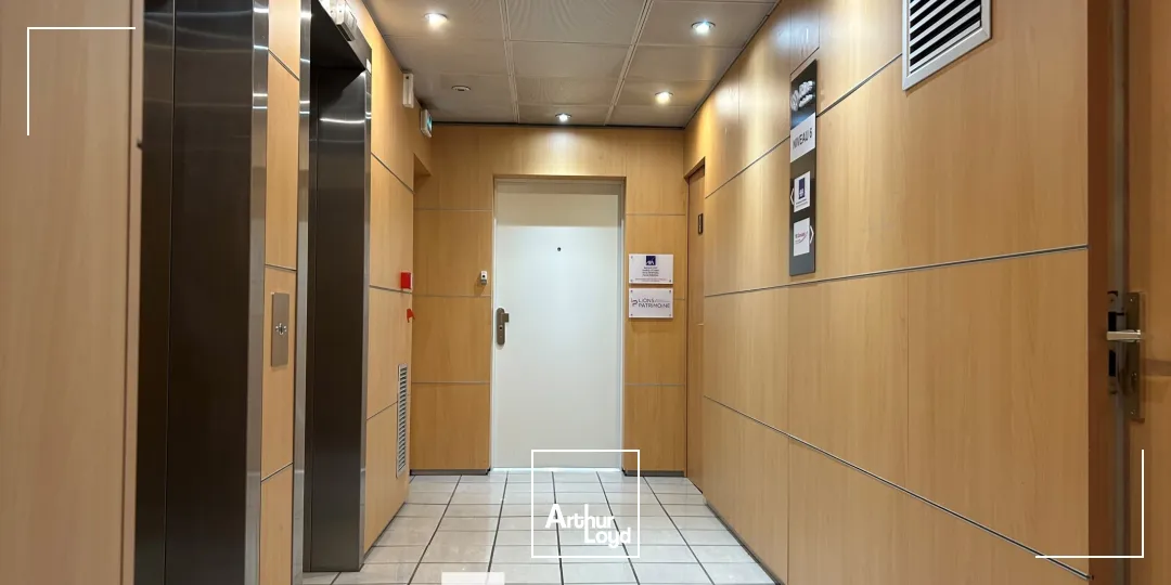 A louer - RIVE DE SAONE - Bureaux rénovés - Lyon 5ème