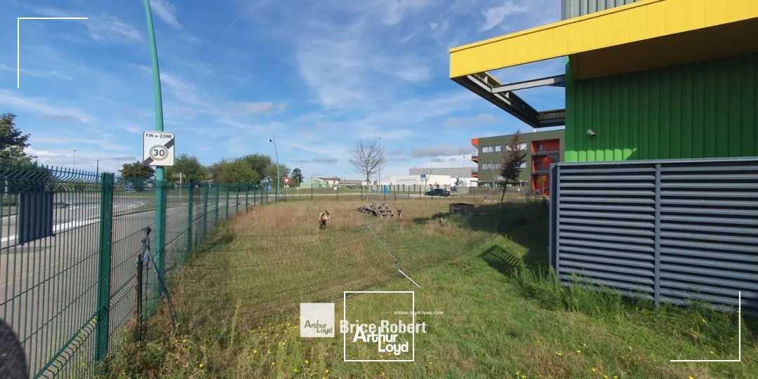 A LOUER - Bâtiment d'activité - CIVRIEUX