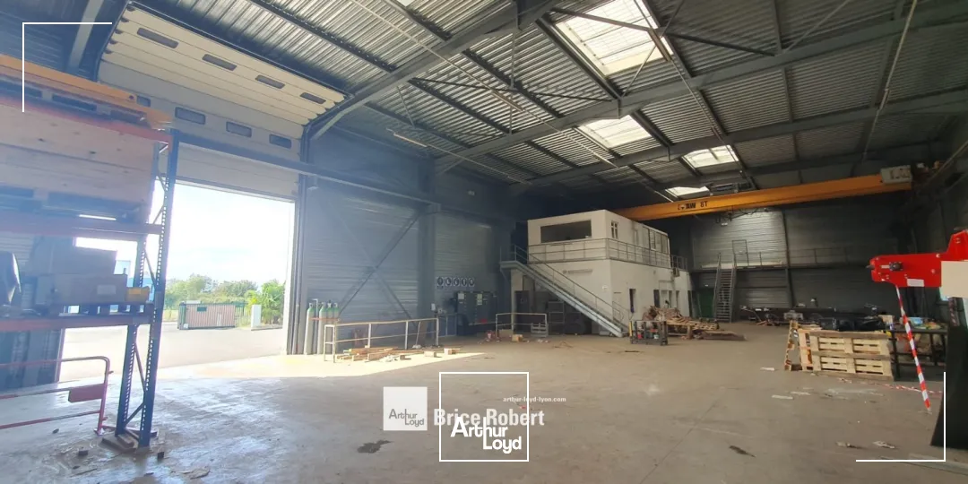 A LOUER - Bâtiment d'activité - CIVRIEUX