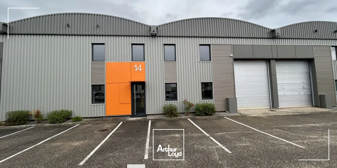 A louer - Local d'activités dans un parc d'activités sécurisé avec stationnements privatifs - Dardilly