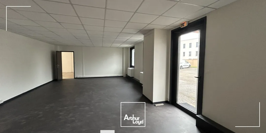 A louer - Local d'activités dans un parc d'activités sécurisé avec stationnements privatifs - Dardilly