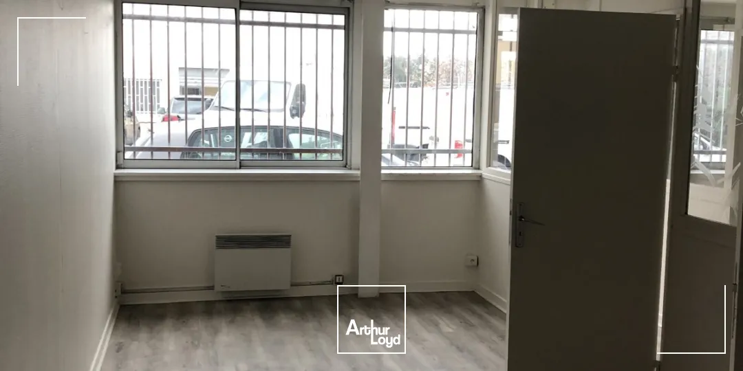 A LOUER - Bâtiment d'activité - CHASSIEU