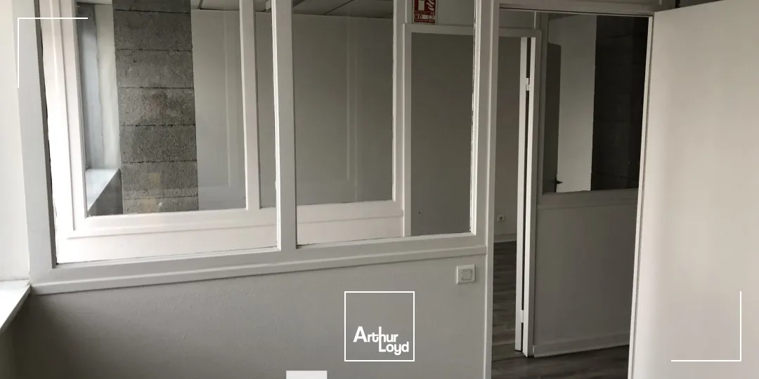 A LOUER - Bâtiment d'activité - CHASSIEU