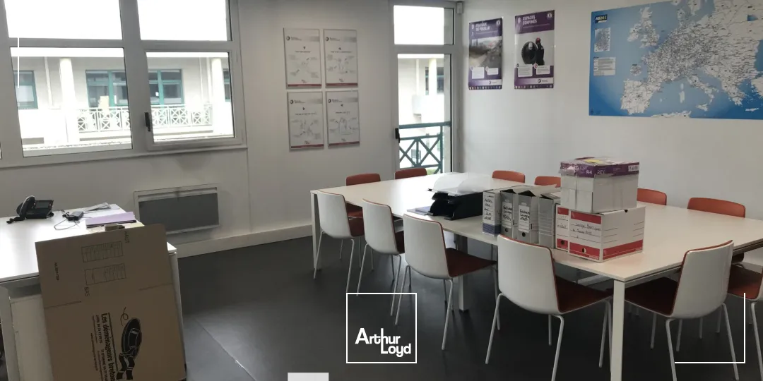 A louer - ACTIVILLAGE - Bureaux avec stationnements - Bron 