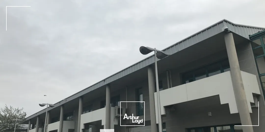 A louer - ACTIVILLAGE - Bureaux avec stationnements - Bron 