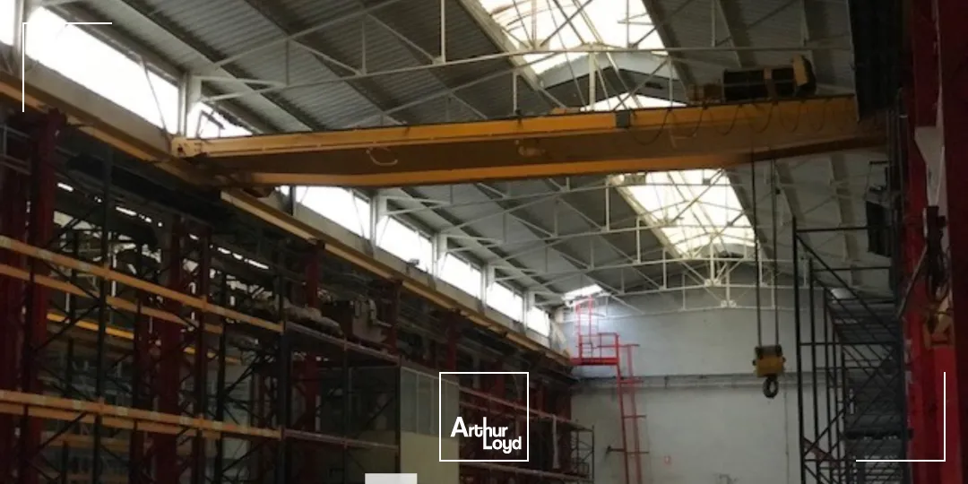 A VENDRE A LOUER - Bâtiment industriel entrepôt - SAINT-PRIEST