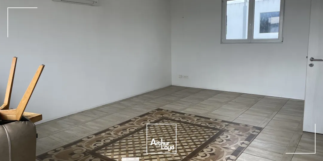 A louer - plusieurs lots d'activités à partir de 108 m² avec un portail automatique - Vénissieux