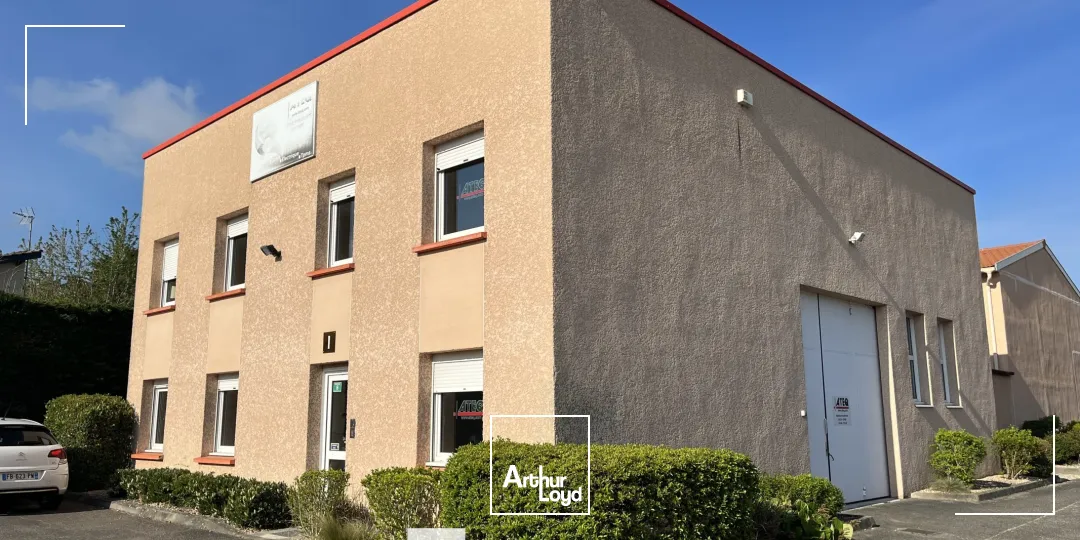 A louer - Locaux d'activités avec entrepôt d'une hauteur sous plafond de 5,5 m - Toussieu