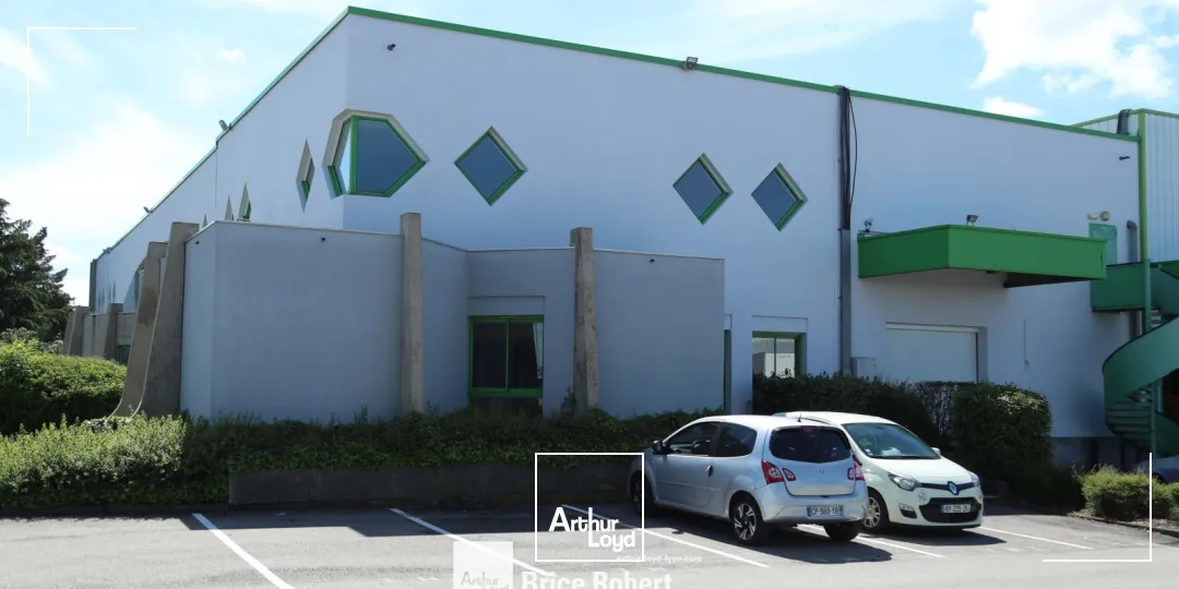 A louer - Locaux d'activités de 1 091 et 1 108 m² avec portes à quais et porte sur rampe - Genas