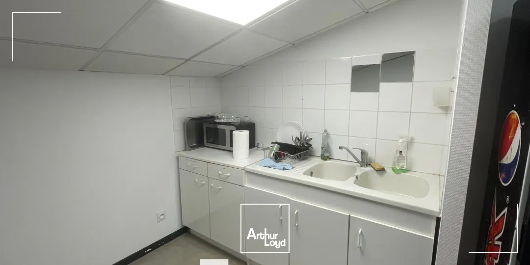 A louer - Bureaux en R+1 - Villeurbanne 