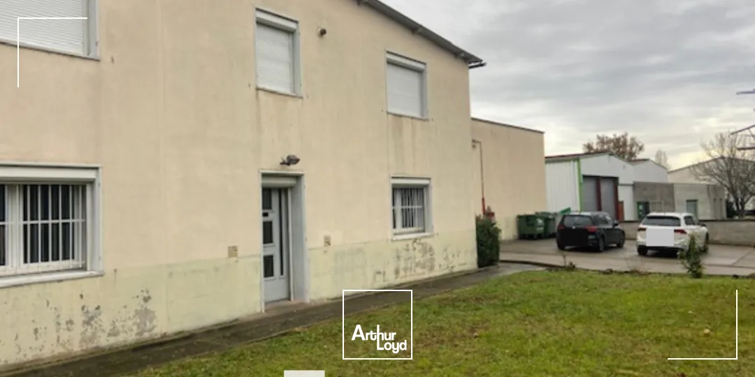 A LOUER - Locaux d'activités - SAINT LAURENT DE MURE