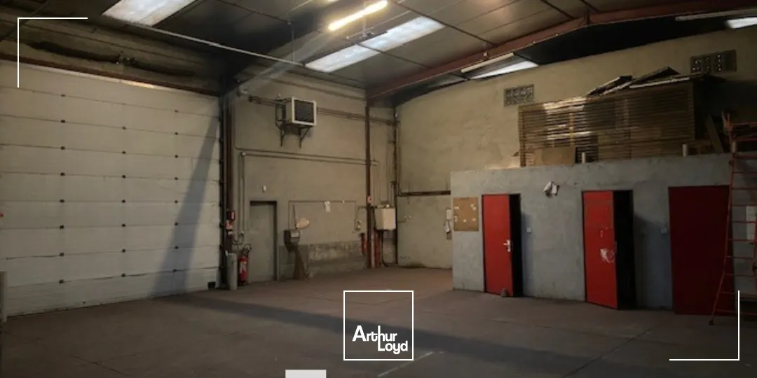 A LOUER - Locaux d'activités - SAINT LAURENT DE MURE