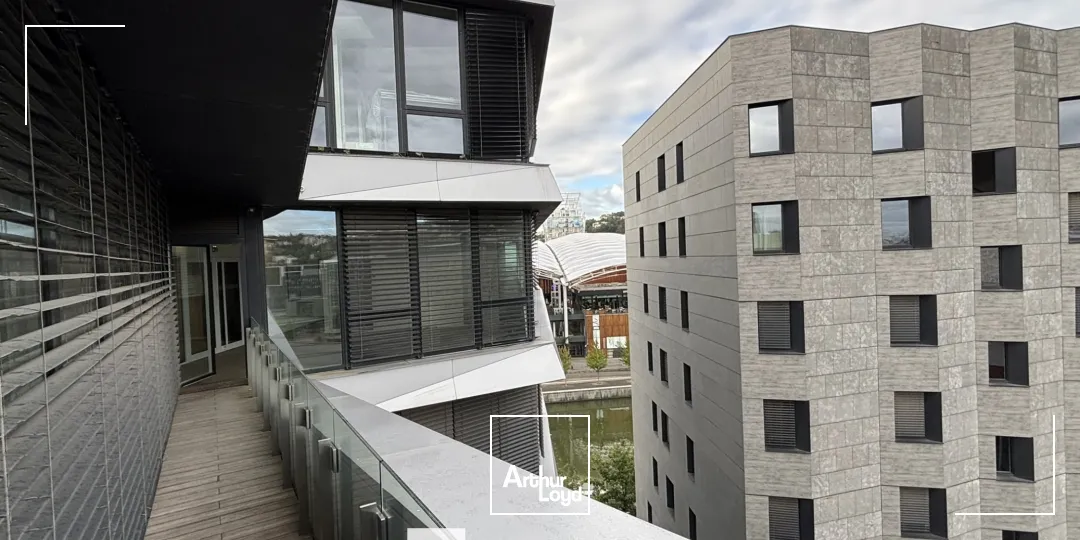 A louer - HIGASHI - Bureaux face au centre commercial de Confluence - Lyon 2ème