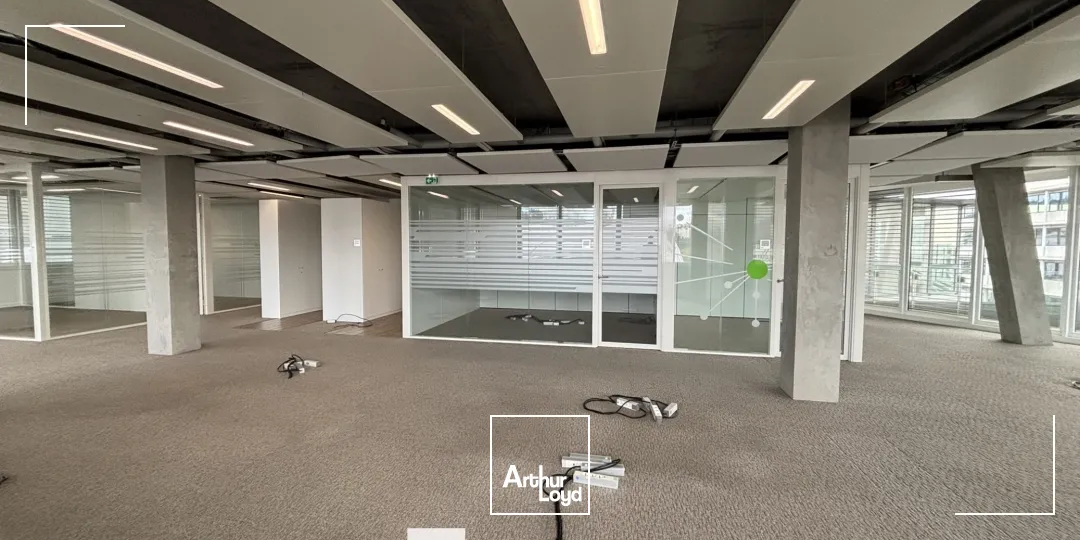 A louer - HIGASHI - Bureaux face au centre commercial de Confluence - Lyon 2ème