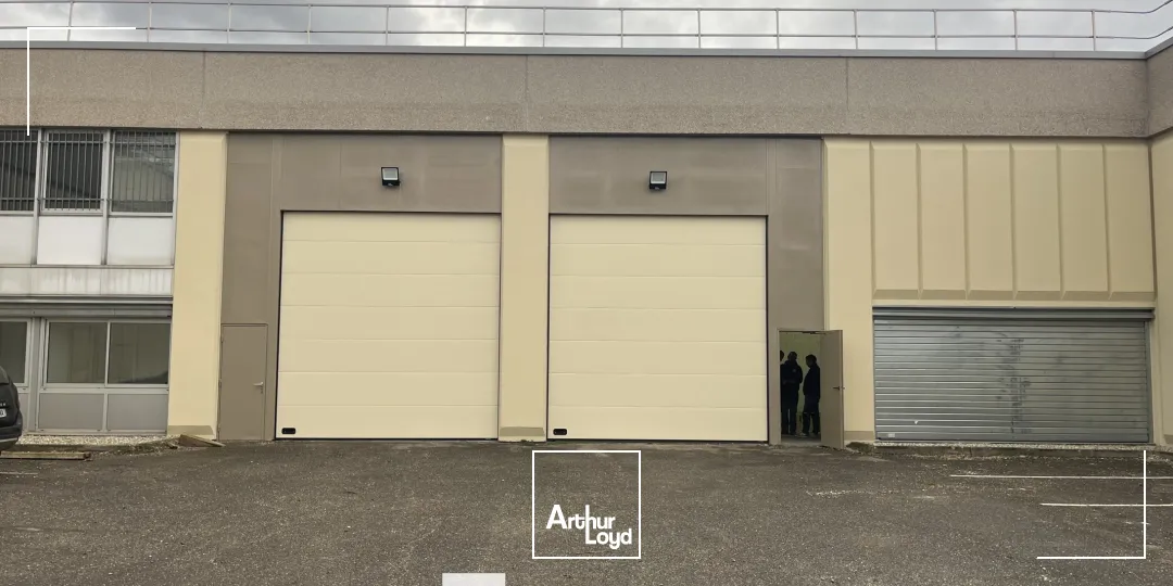 A vendre - Cellules d'activités avec une hauteur de 6 m - Saint-Priest