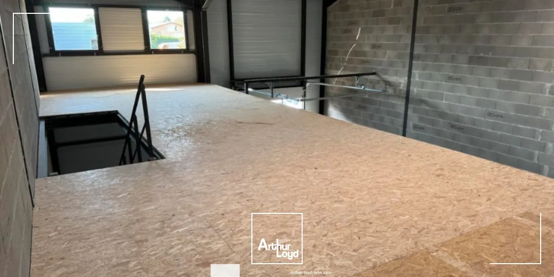 A LOUER - Local d'activités - MESSIMY