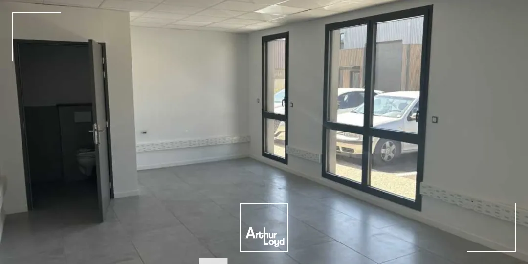 A LOUER - Local d'activité dans parc neuf - CHASSIEU