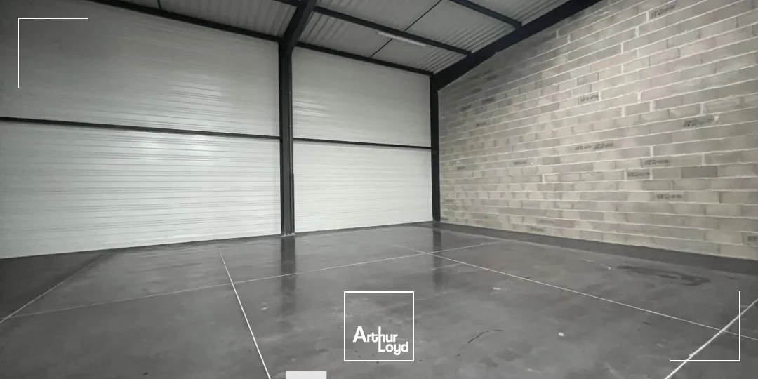 A LOUER - Local d'activité dans parc neuf - CHASSIEU