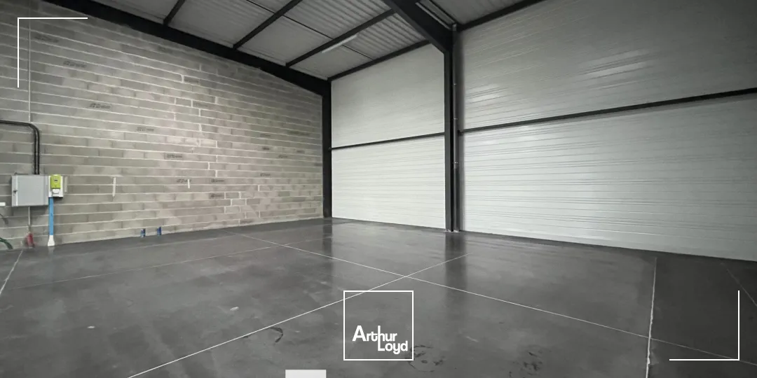 A LOUER - Local d'activité dans parc neuf - CHASSIEU