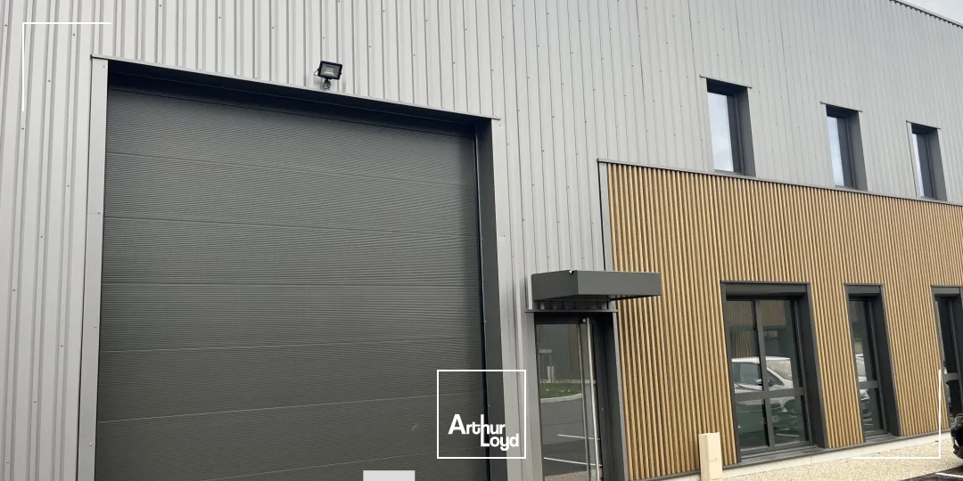 A LOUER - Local d'activité dans parc neuf - CHASSIEU