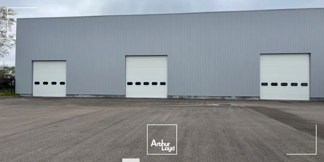 Bâtiment d'activité disponible à la vente ou à la location et situé sur la commune de Saint-Priest