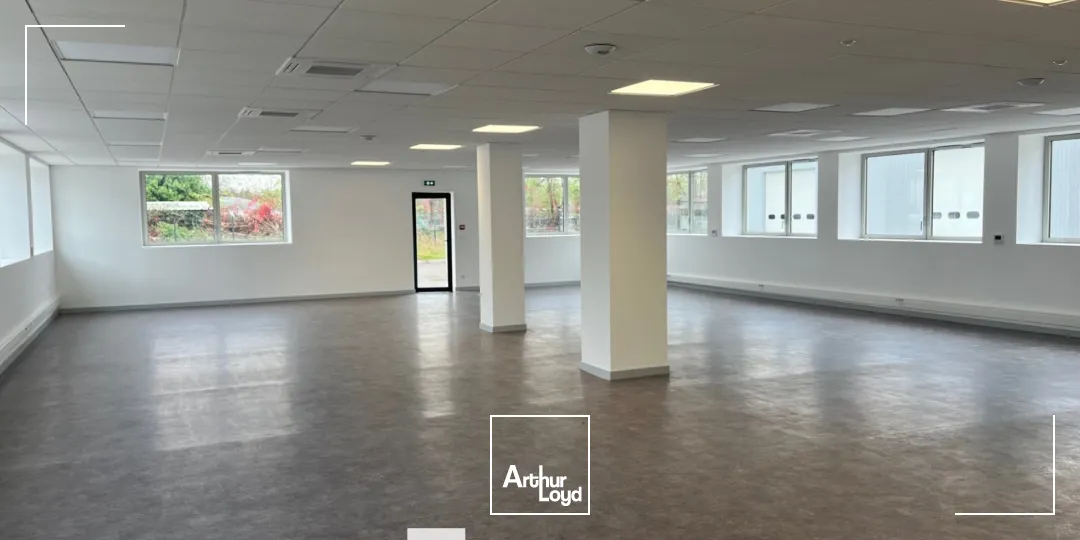 Bâtiment d'activité disponible à la vente ou à la location et situé sur la commune de Saint-Priest