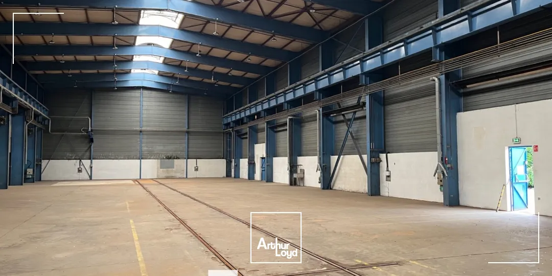 Bâtiment d'activité disponible à la vente ou à la location et situé sur la commune de Saint-Priest