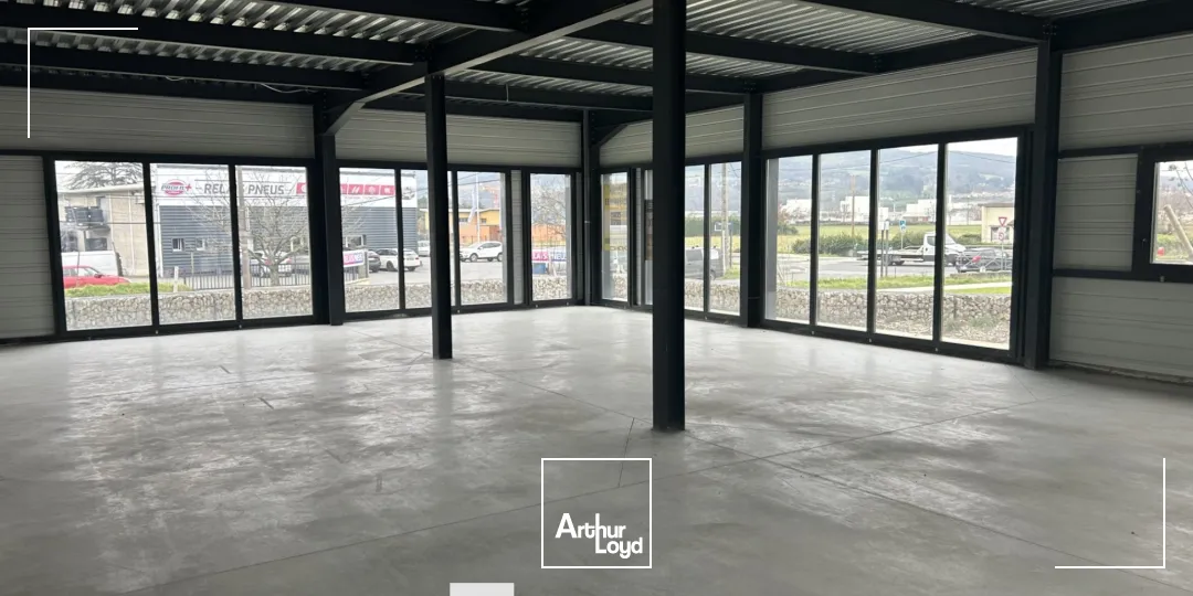 A LOUER OU VENDRE - un local d'activités typé show-room neuf de 190 m² dans la zone industrielle de Genay