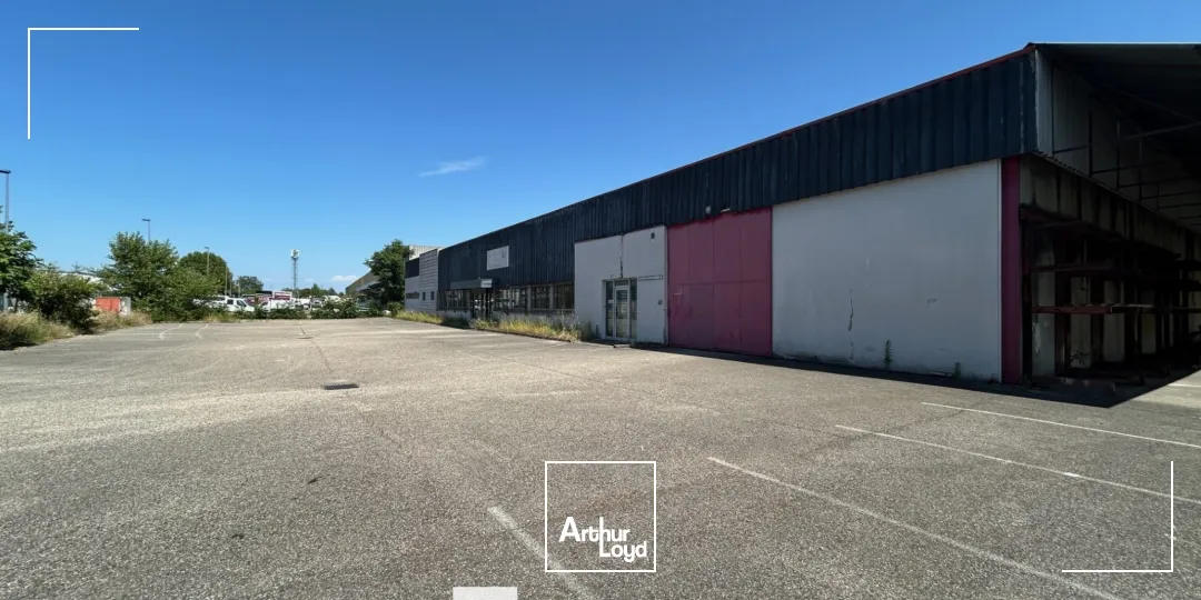 A vendre - Bâtiment d'activités avec espace extérieur - Vaulx-en-Velin