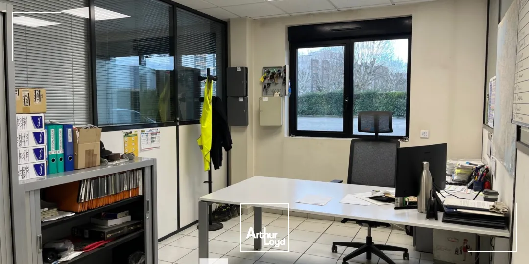 A VENDRE - Bâtiment d'activités - SAINT-PRIEST