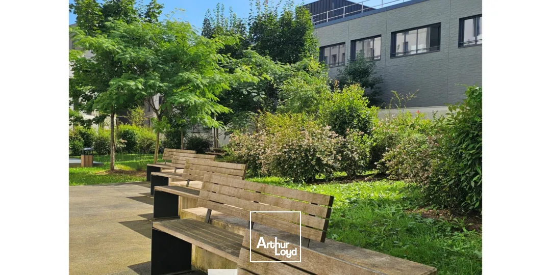 A louer - GALLINE - Bureaux avec une cour intérieure arborée - Villeurbanne 