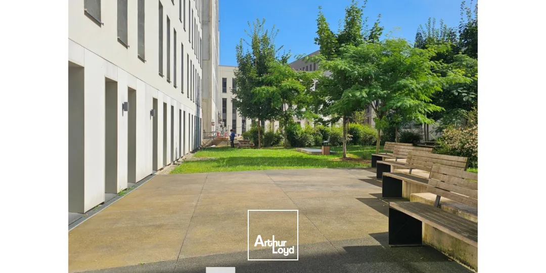 A louer - GALLINE - Bureaux avec une cour intérieure arborée - Villeurbanne 