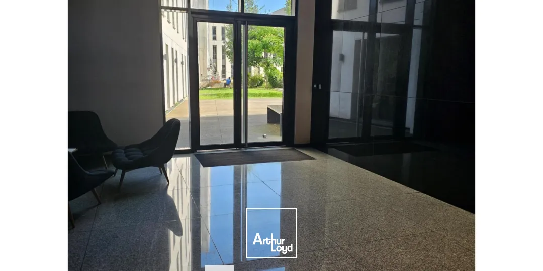 A louer - GALLINE - Bureaux avec une cour intérieure arborée - Villeurbanne 