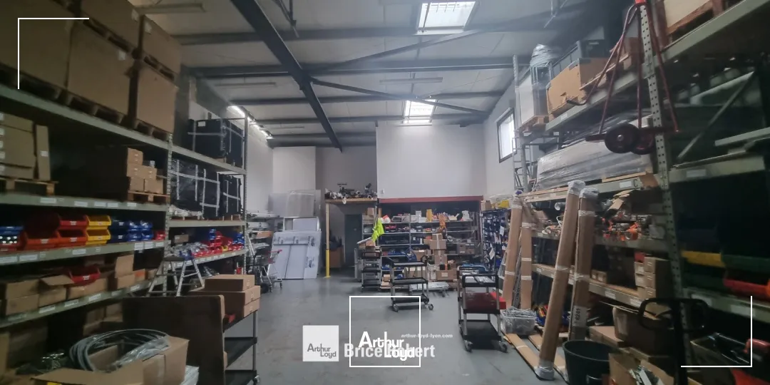 A louer - Bureaux lumineux avec partie stockage - Vaulx en Velin 