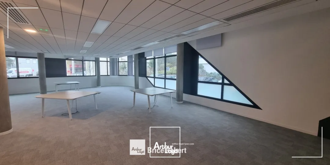 A louer - RACING PARC bâtiment Adelaide - Bureaux sur la Techlid très lumineux - Champagne au Mont d'Or