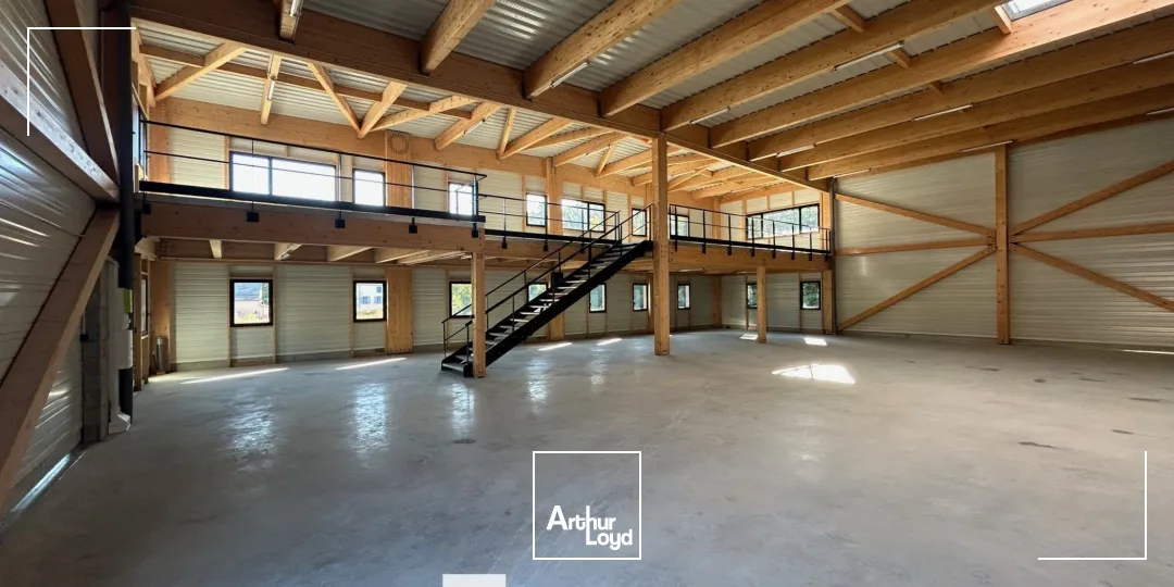 A vendre ou à louer - Cellules d'activités avec une hauteur de 6 m - Tarare