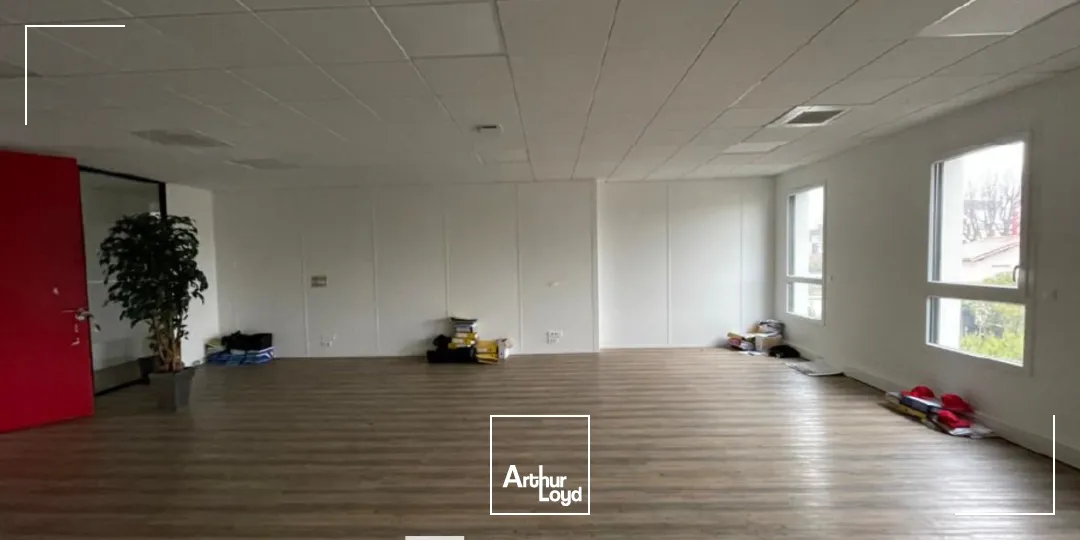 A louer - STRATTON I - Bureaux de bon standing - Dardilly