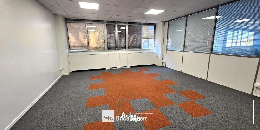 A louer - LE BRITANNIA - Bureaux dans un immeuble tertiaire - Lyon 3ème Part-Dieu
