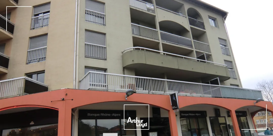A louer - Local commercial avec vitrine - Décines Charpieu